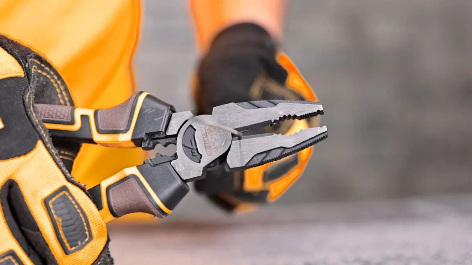 Плоскогубцы HHCP28180 INGCO, блистер INDUSTRIAL
